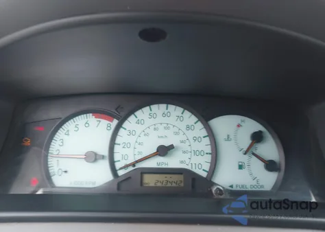 2004 Toyota Corolla Le z USA, uszkodzony, nr VIN 1NXBR32E64Z332074